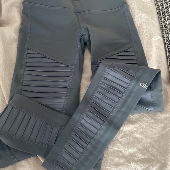 Alo Gray Moto Leggings - Picture 7 of 8
